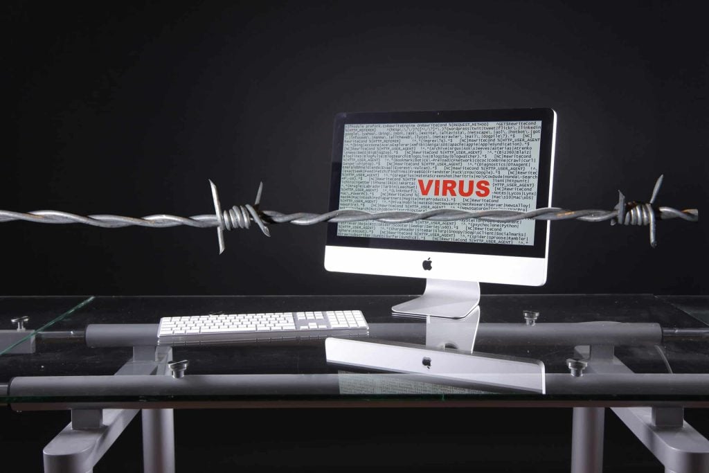 Echter Viren-Computer-Code auf einem Bildschirm